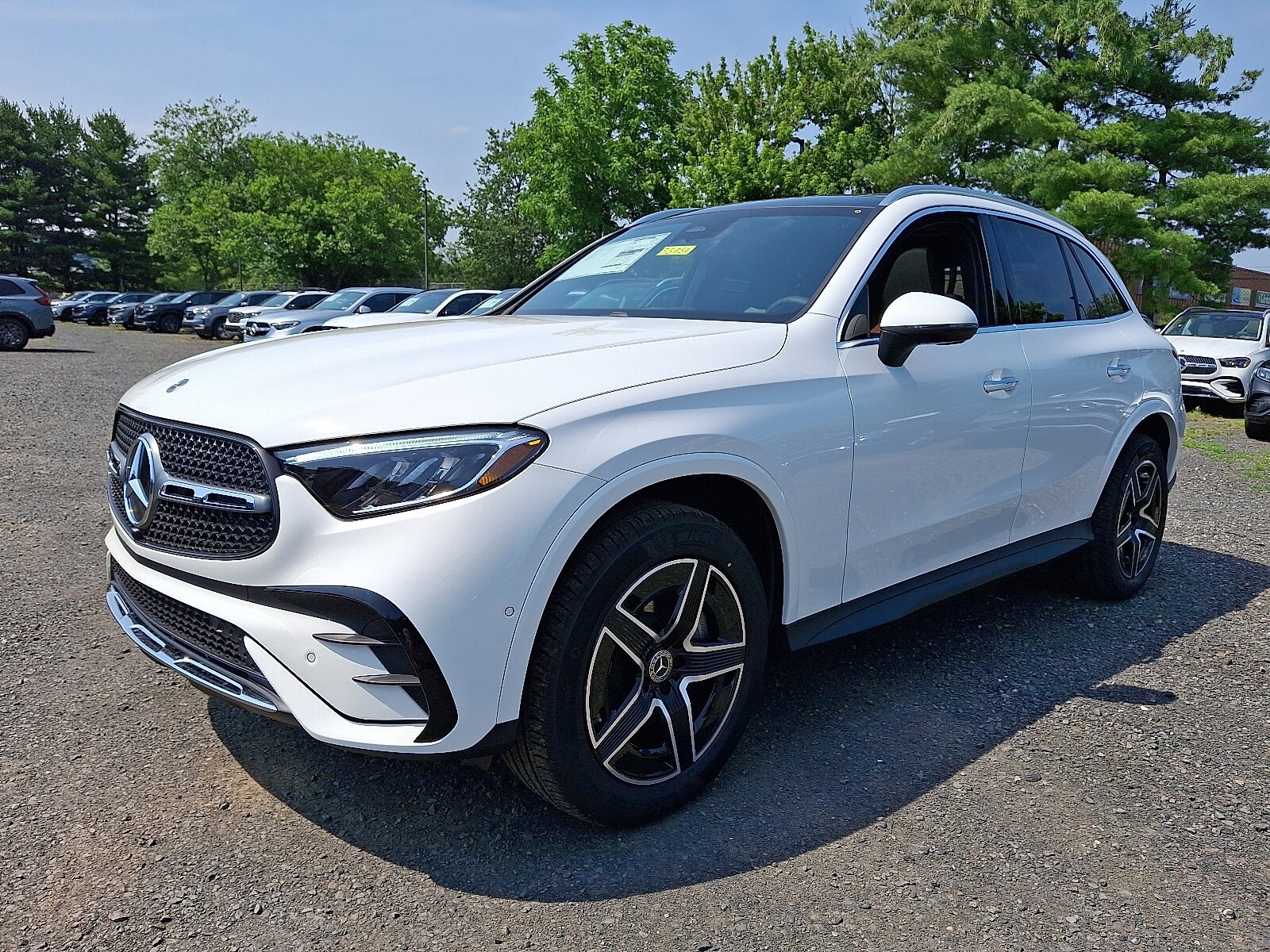 2025 Mercedes Benz GLC 300 4MATIC photo 3
