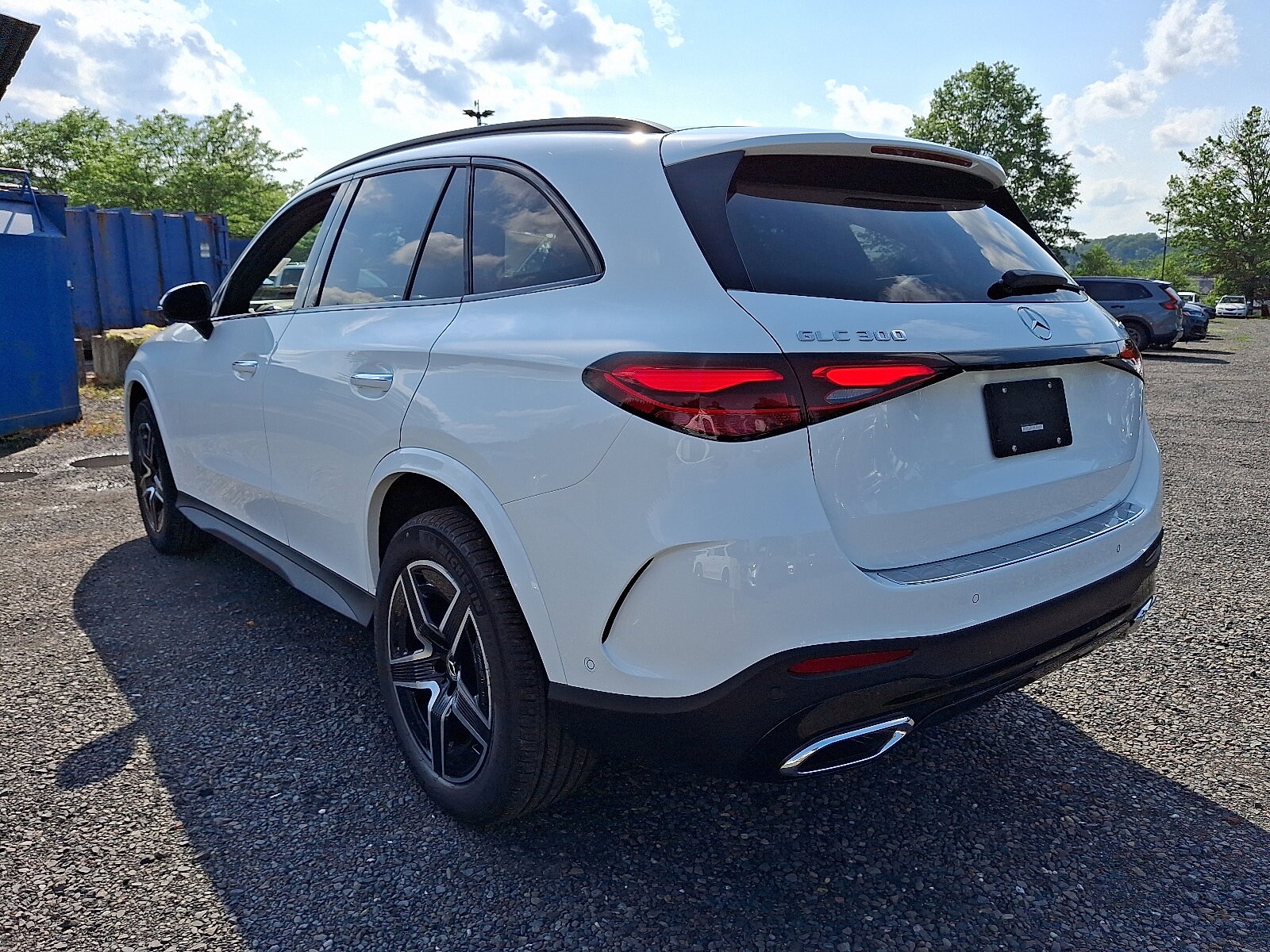 2025 Mercedes Benz GLC 300 4MATIC photo 4