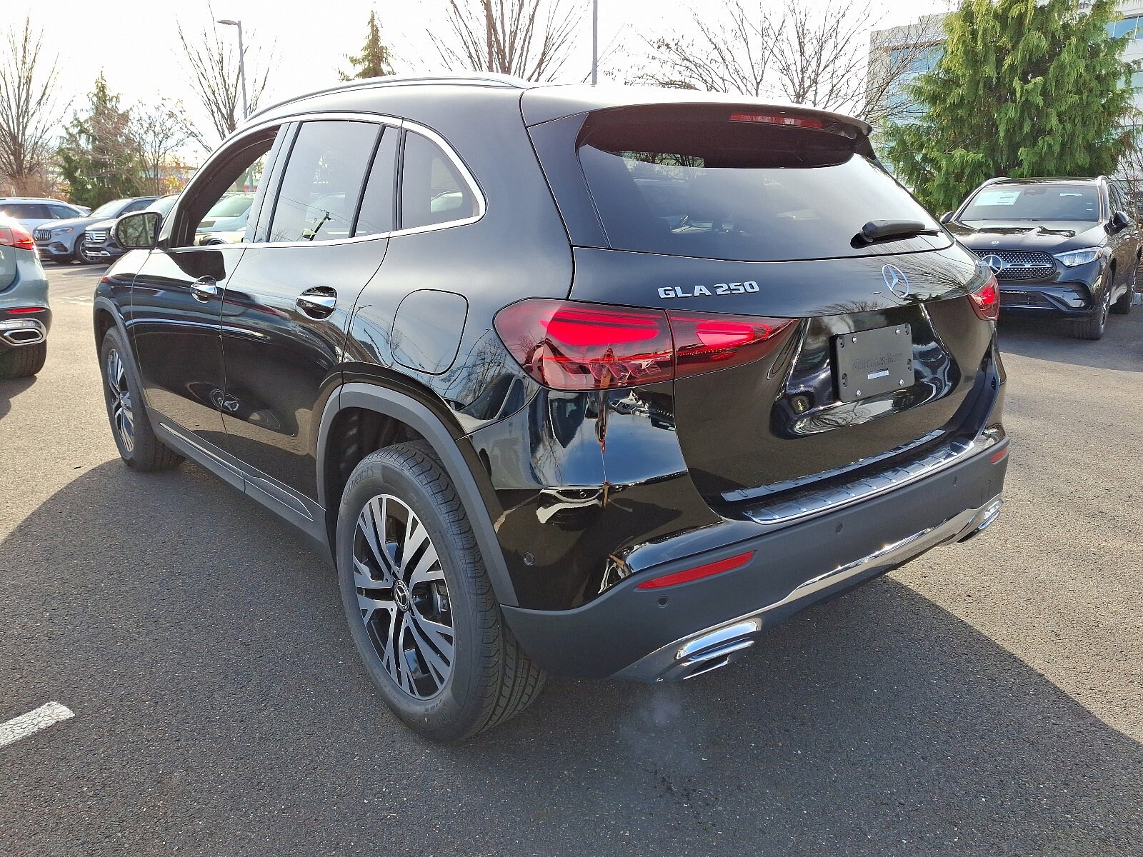 2025 Mercedes Benz GLA 250 4MATIC photo 2