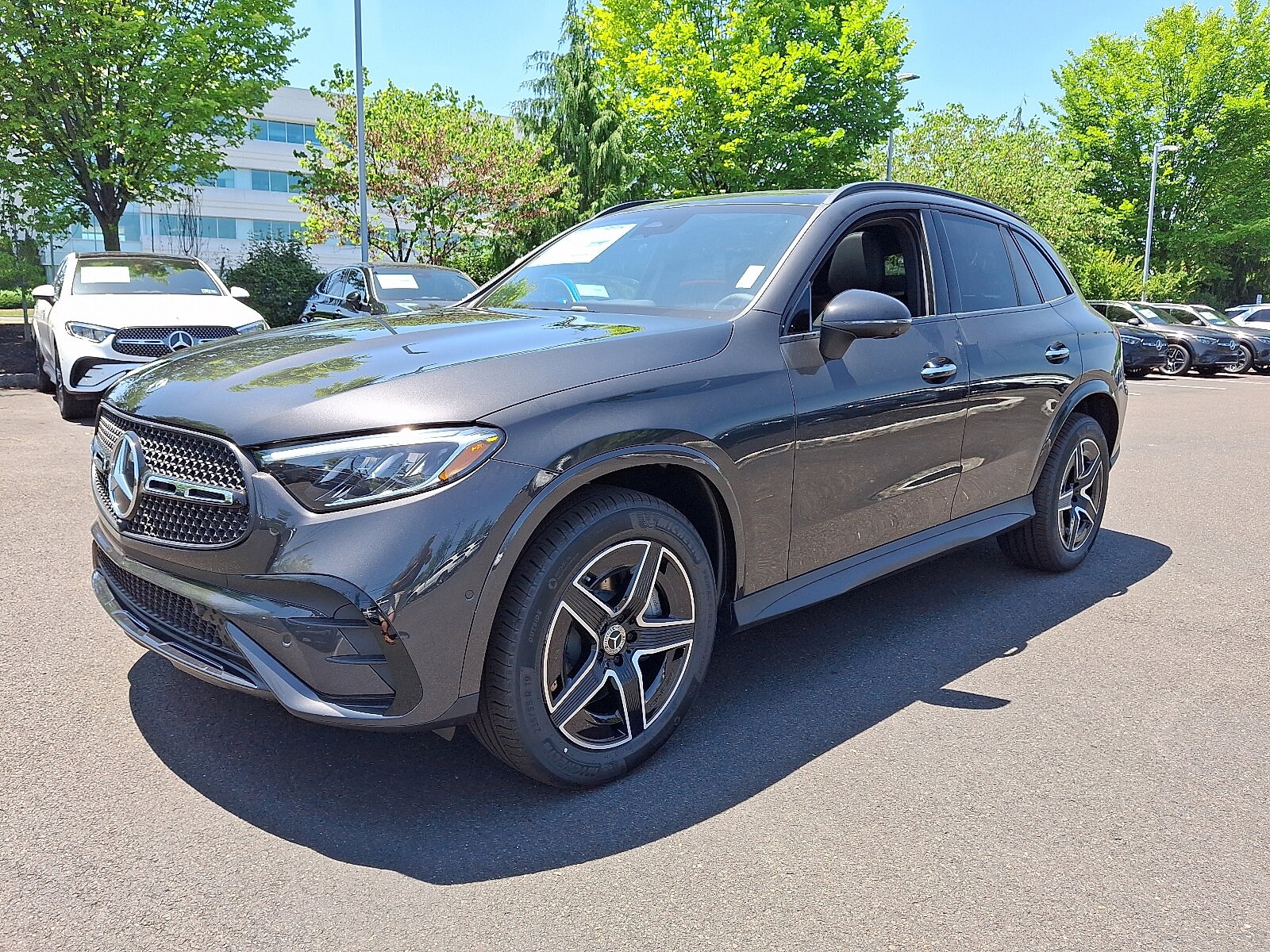 2025 Mercedes Benz GLC 300 4MATIC photo 3