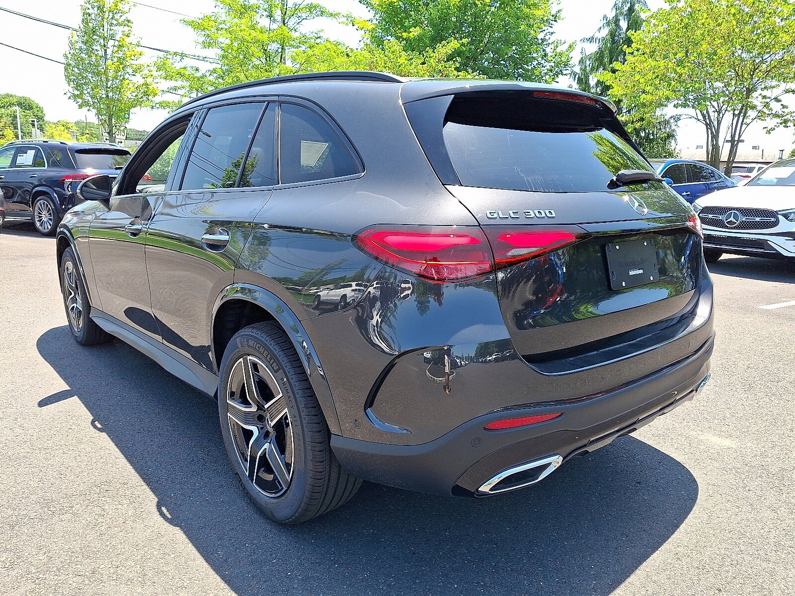 2025 Mercedes Benz GLC 300 4MATIC photo 4