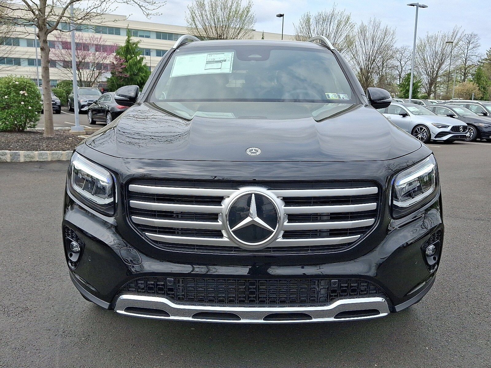 2025 Mercedes Benz GLB 250 4MATIC photo 2