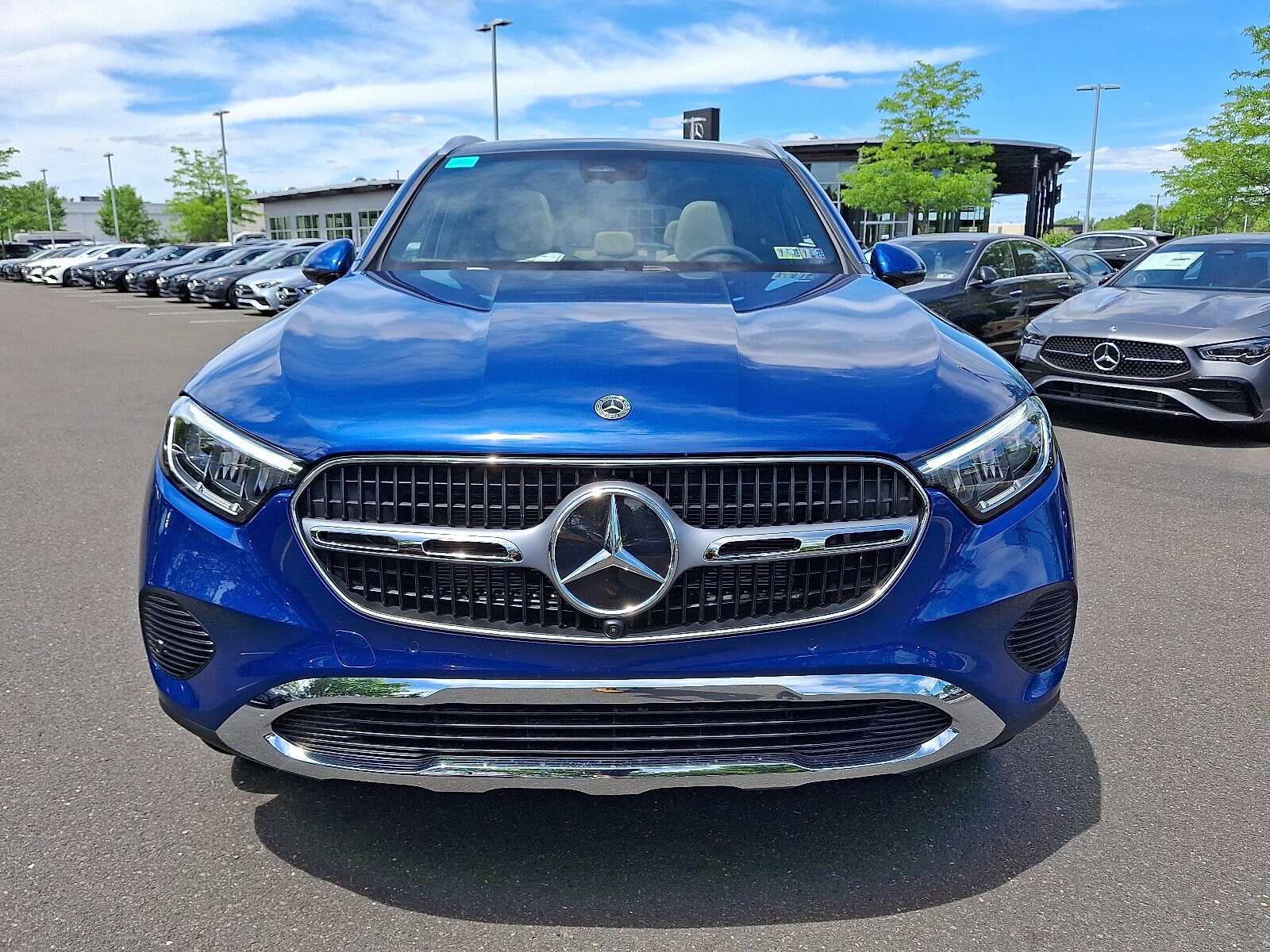 2025 Mercedes Benz GLC 300 4MATIC photo 2