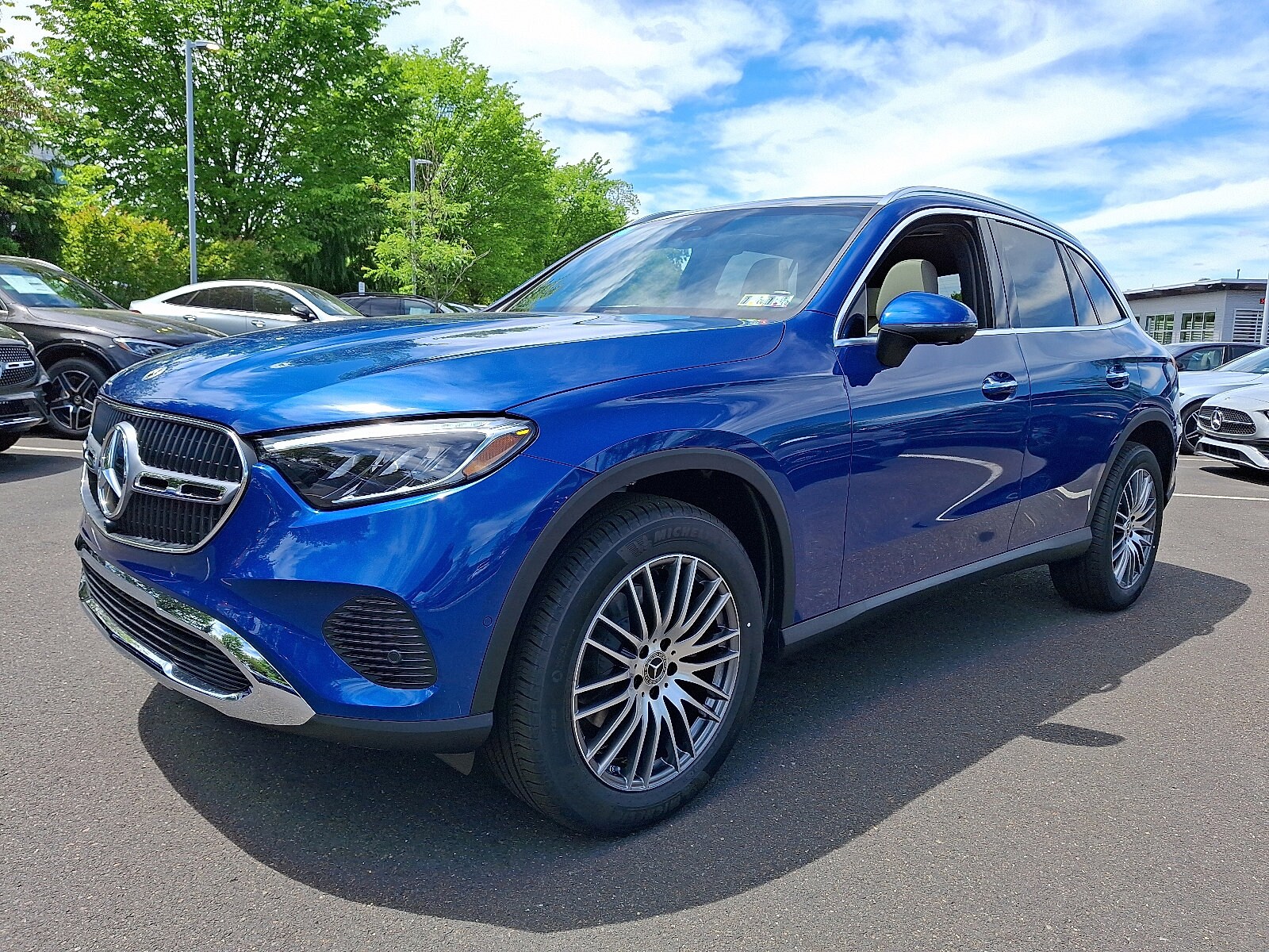 2025 Mercedes Benz GLC 300 4MATIC photo 3