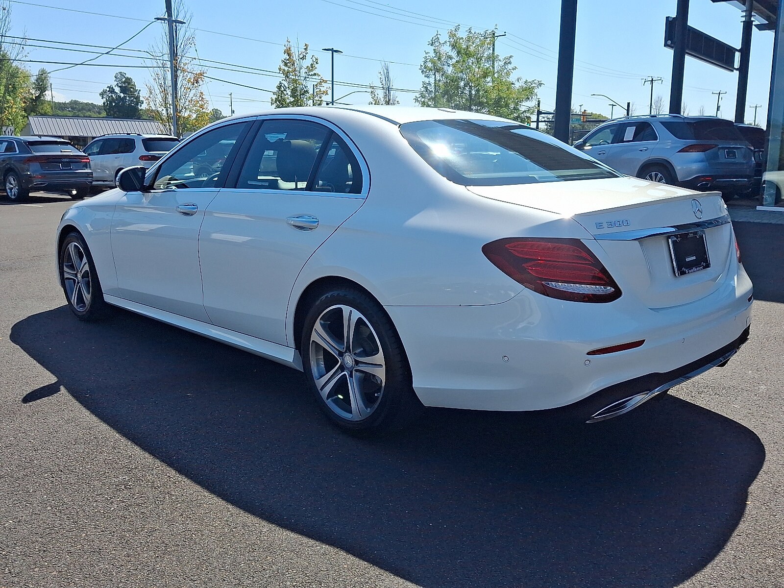 2017 Mercedes Benz E 300 4MATIC Sedan photo 4
