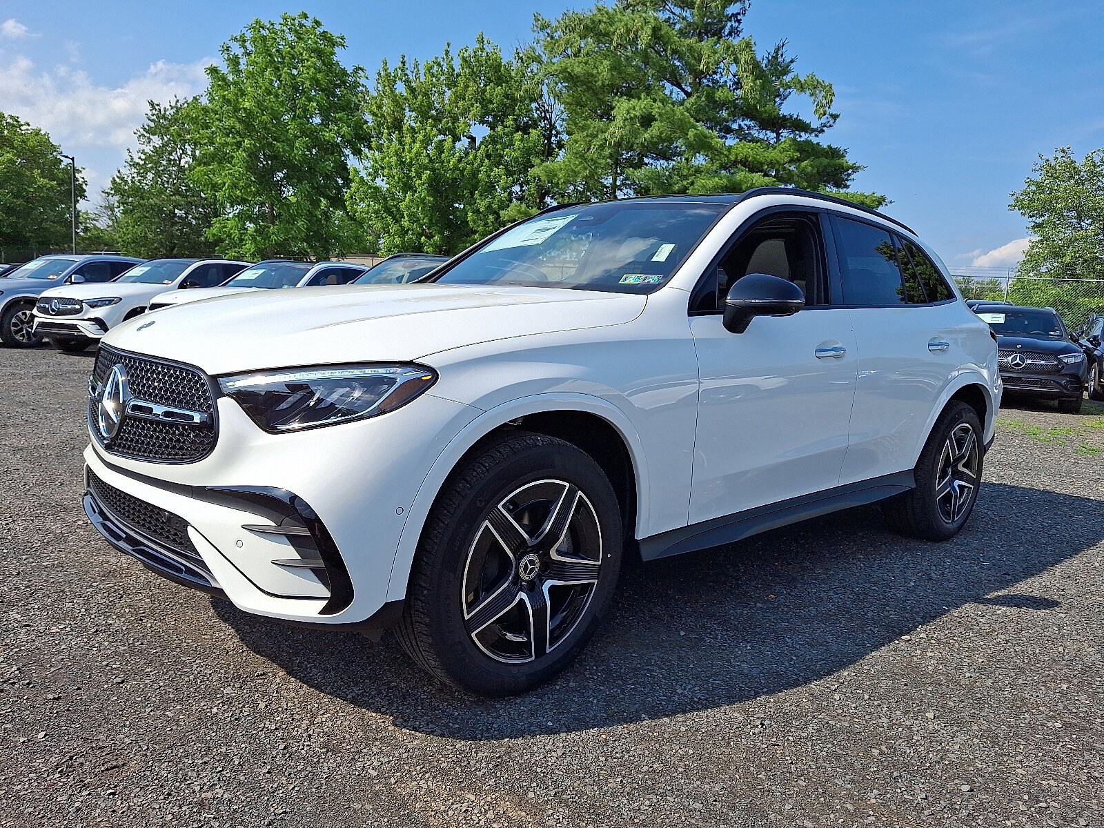 2025 Mercedes Benz GLC 300 4MATIC photo 3