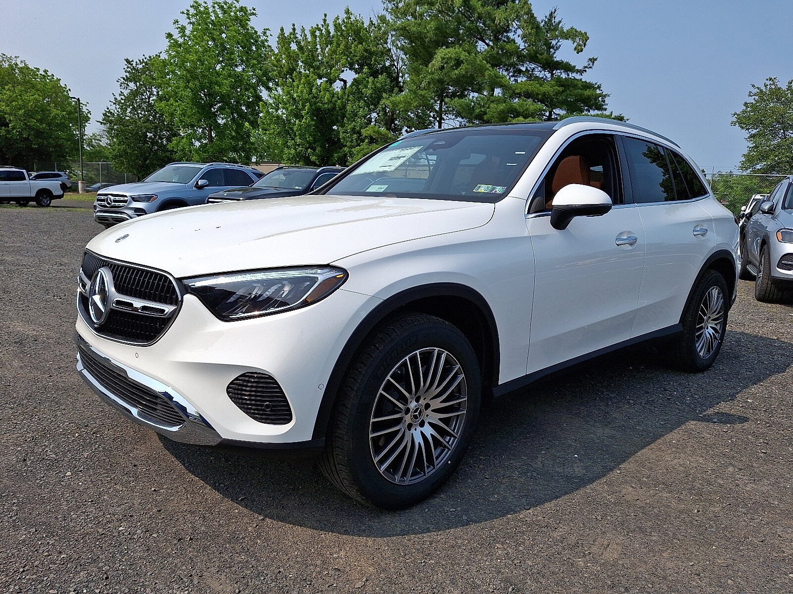 2025 Mercedes Benz GLC 300 4MATIC photo 3