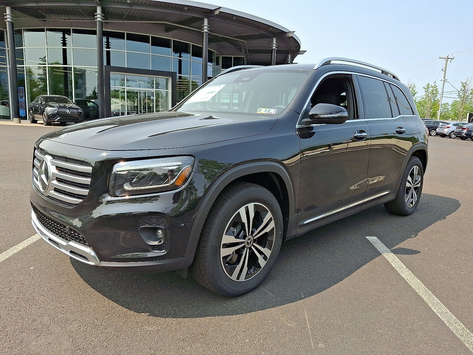 2025 Mercedes Benz GLB 250 4MATIC photo 3