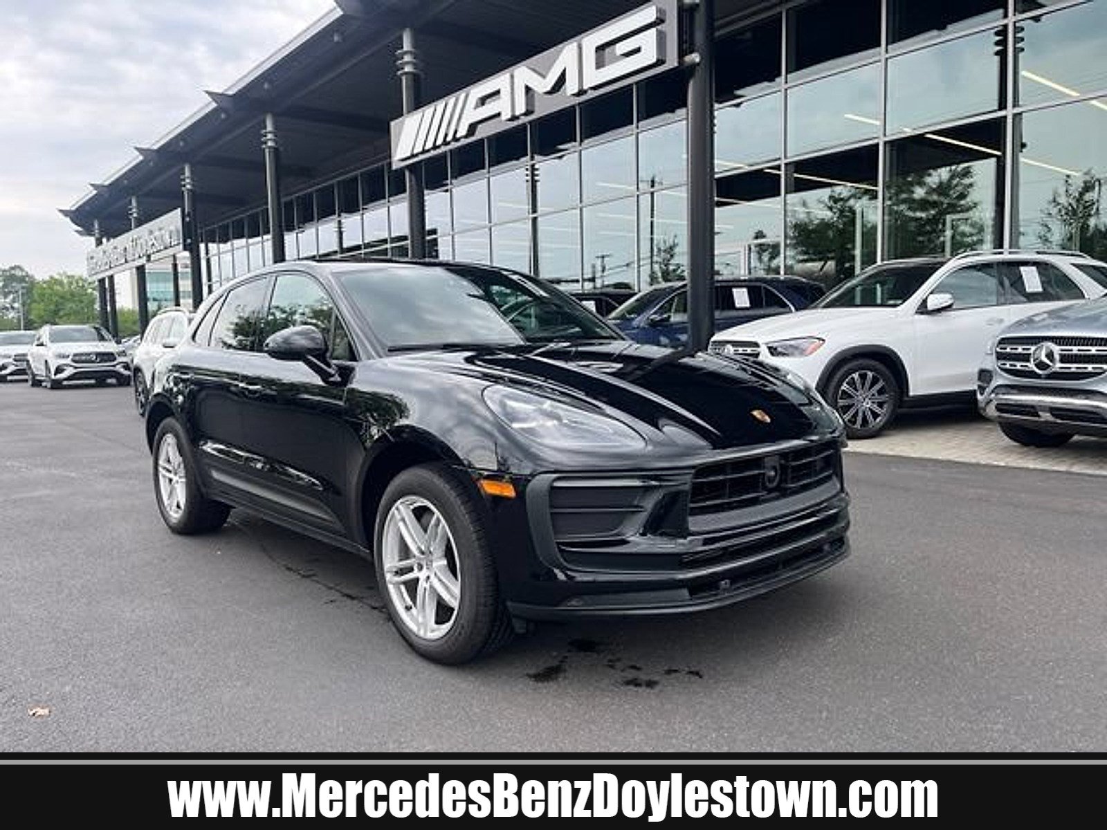2024 Porsche Macan -'s photo