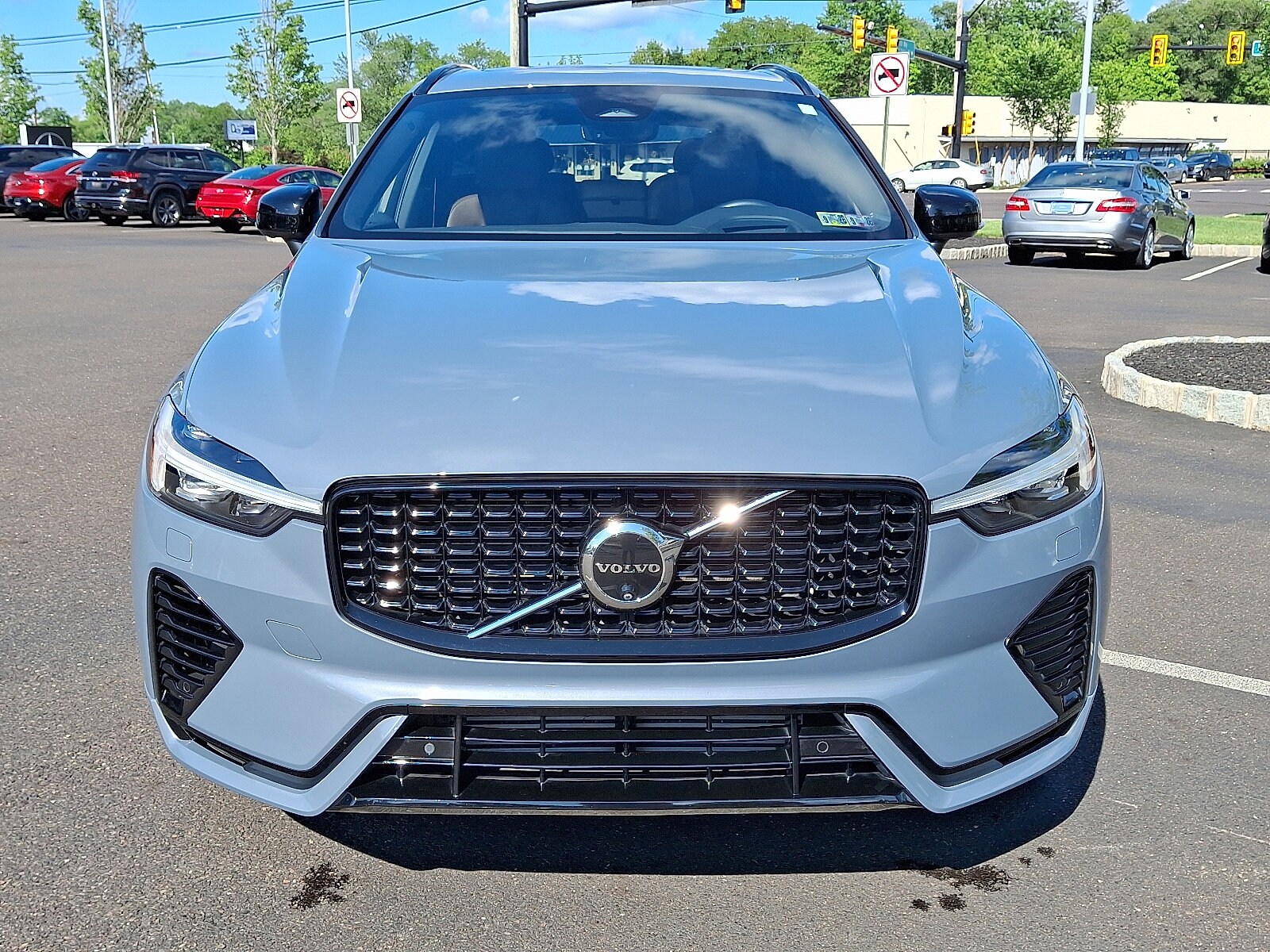 2024 Volvo XC60 Recharge Hybrid T8 eAWD Ultimate photo 2