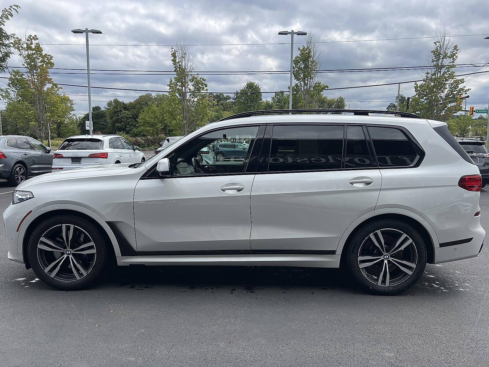2021 Bmw X7 M50i photo 2