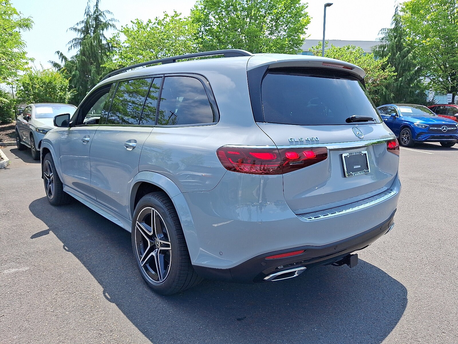 2025 Mercedes Benz GLS 450 4MATIC photo 2