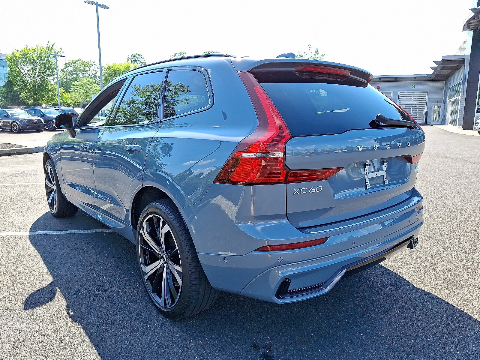 2024 Volvo XC60 Recharge Hybrid T8 eAWD Ultimate photo 4