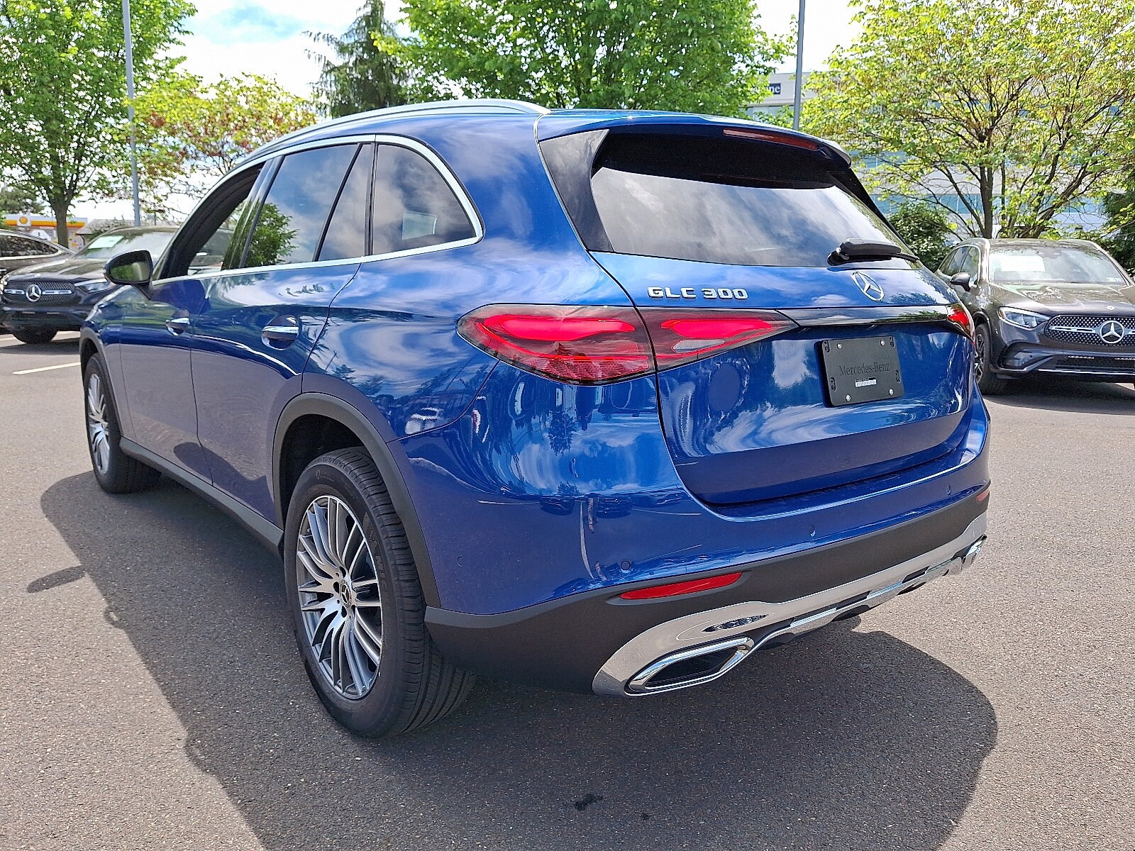 2025 Mercedes Benz GLC 300 4MATIC photo 4