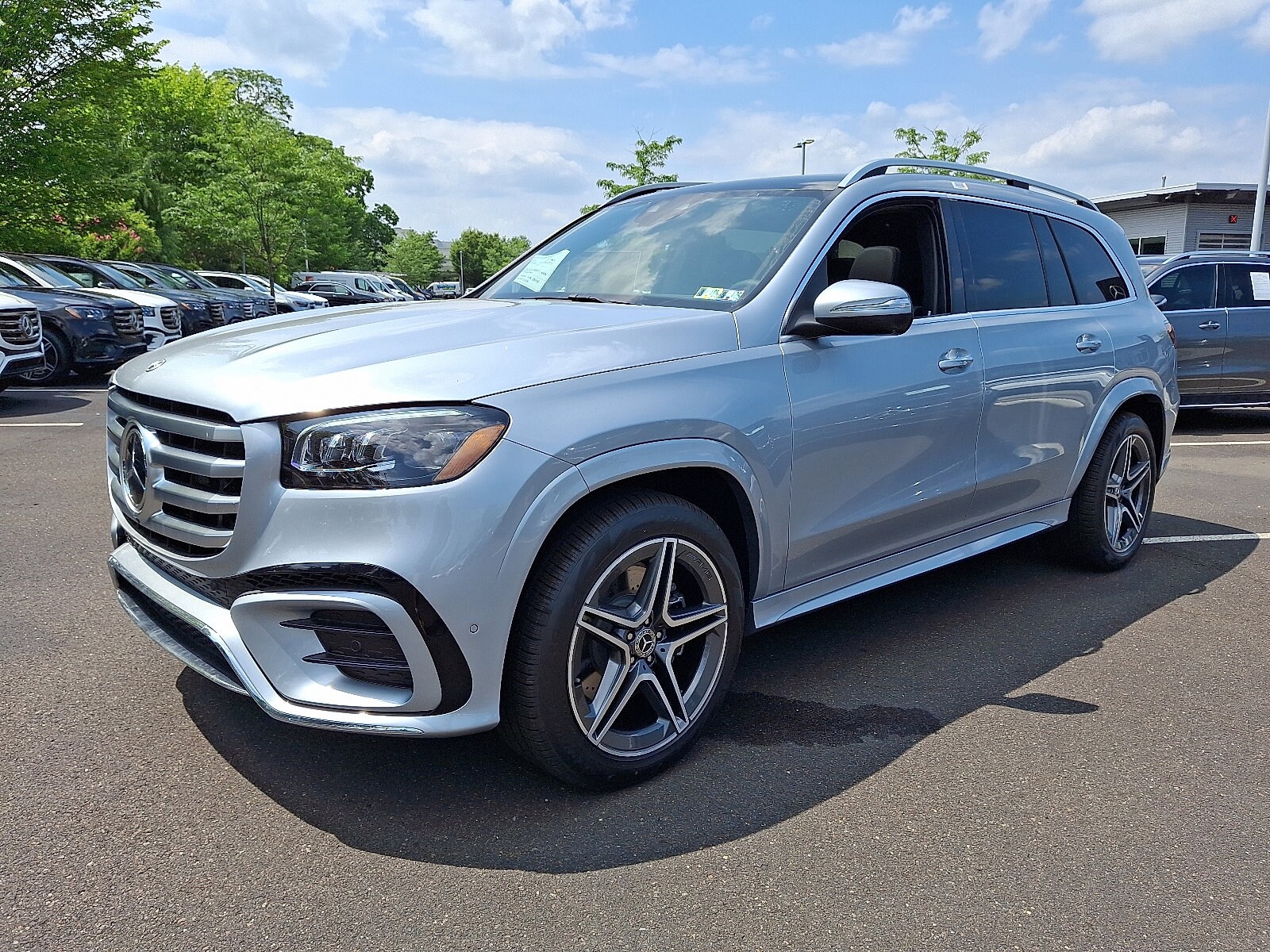 2025 Mercedes Benz GLS 450 4MATIC photo 3