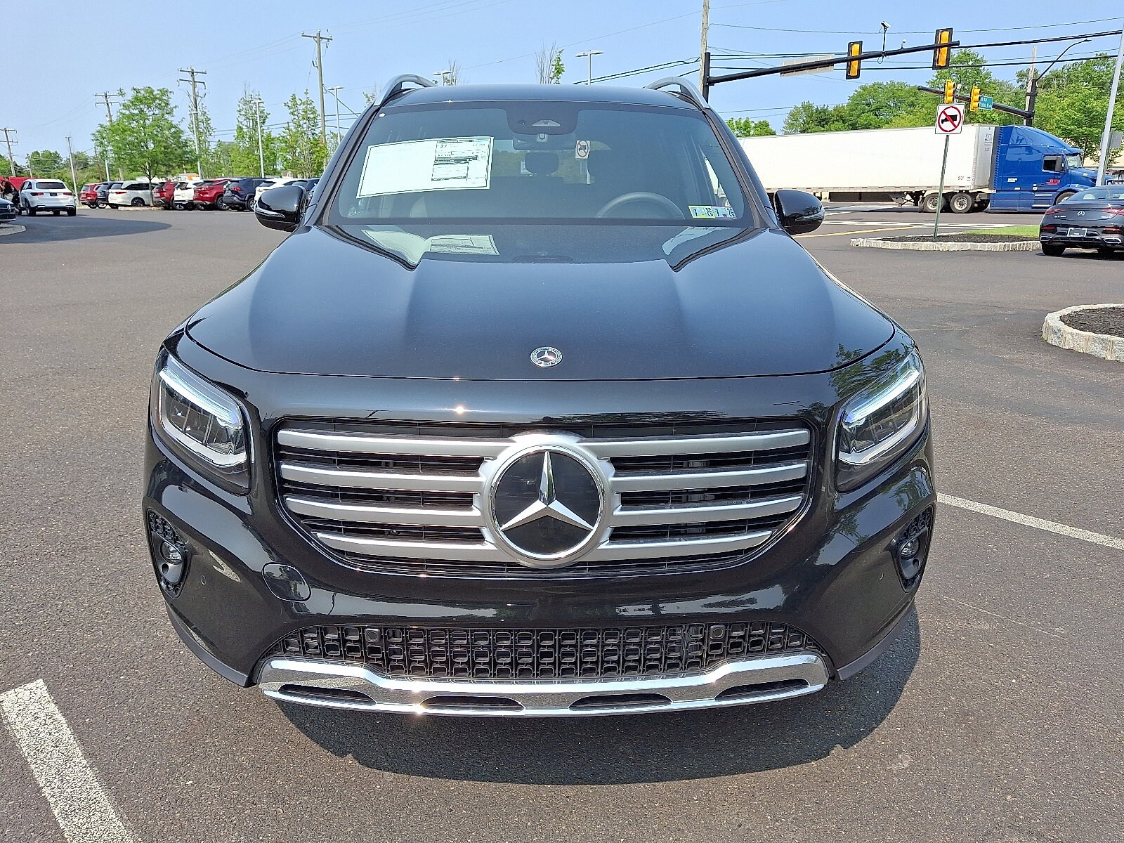 2025 Mercedes Benz GLB 250 4MATIC photo 2