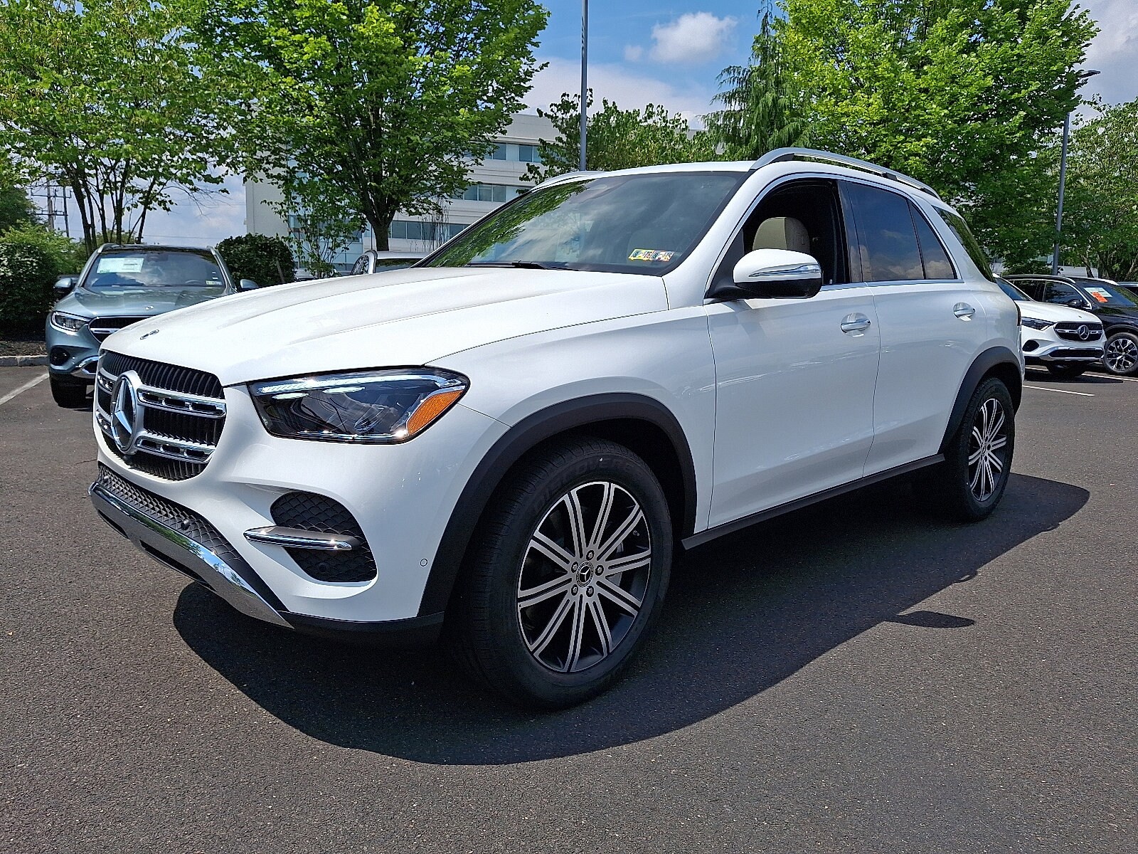 2025 Mercedes Benz GLE 450 4MATIC photo 3