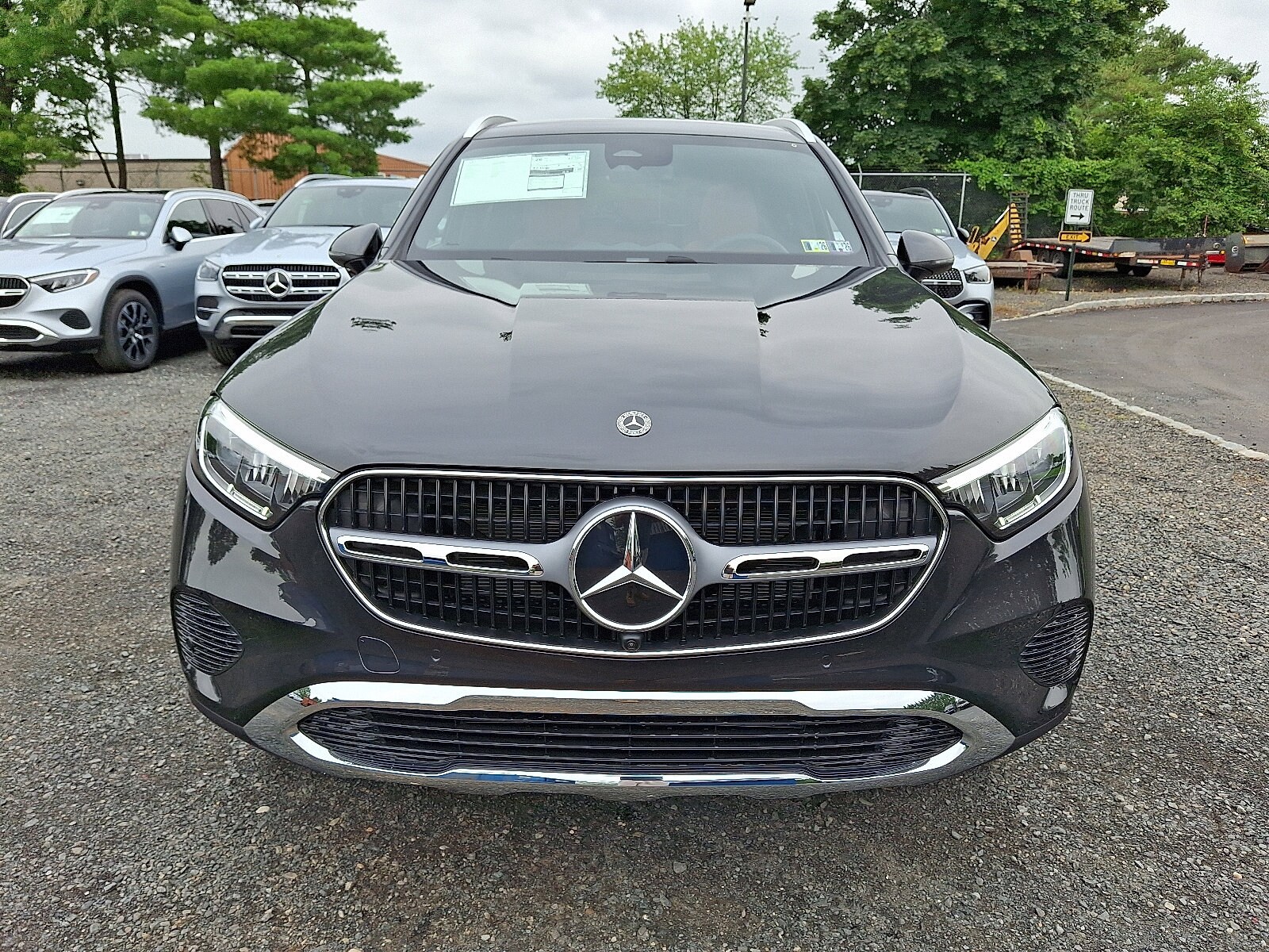 2025 Mercedes Benz GLC 300 4MATIC photo 2