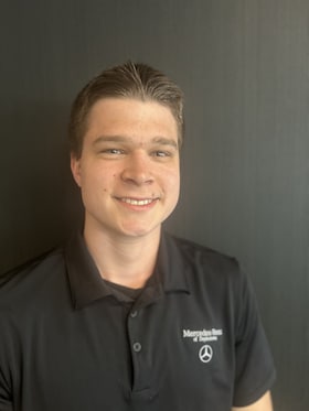 Staff member Ross from ID_7523106ef263