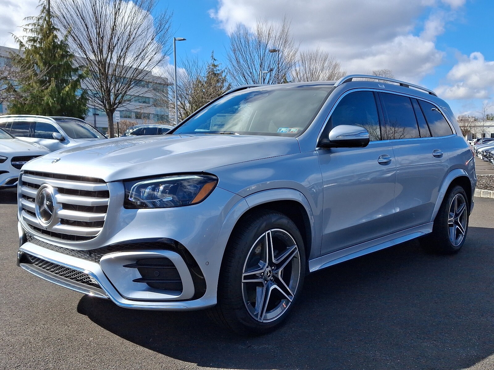 2025 Mercedes Benz GLS 450 4MATIC photo 3