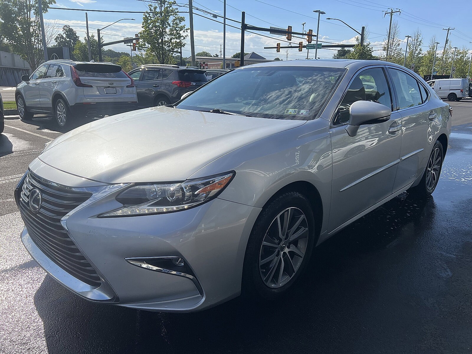 2016 Lexus ES 300h photo 3