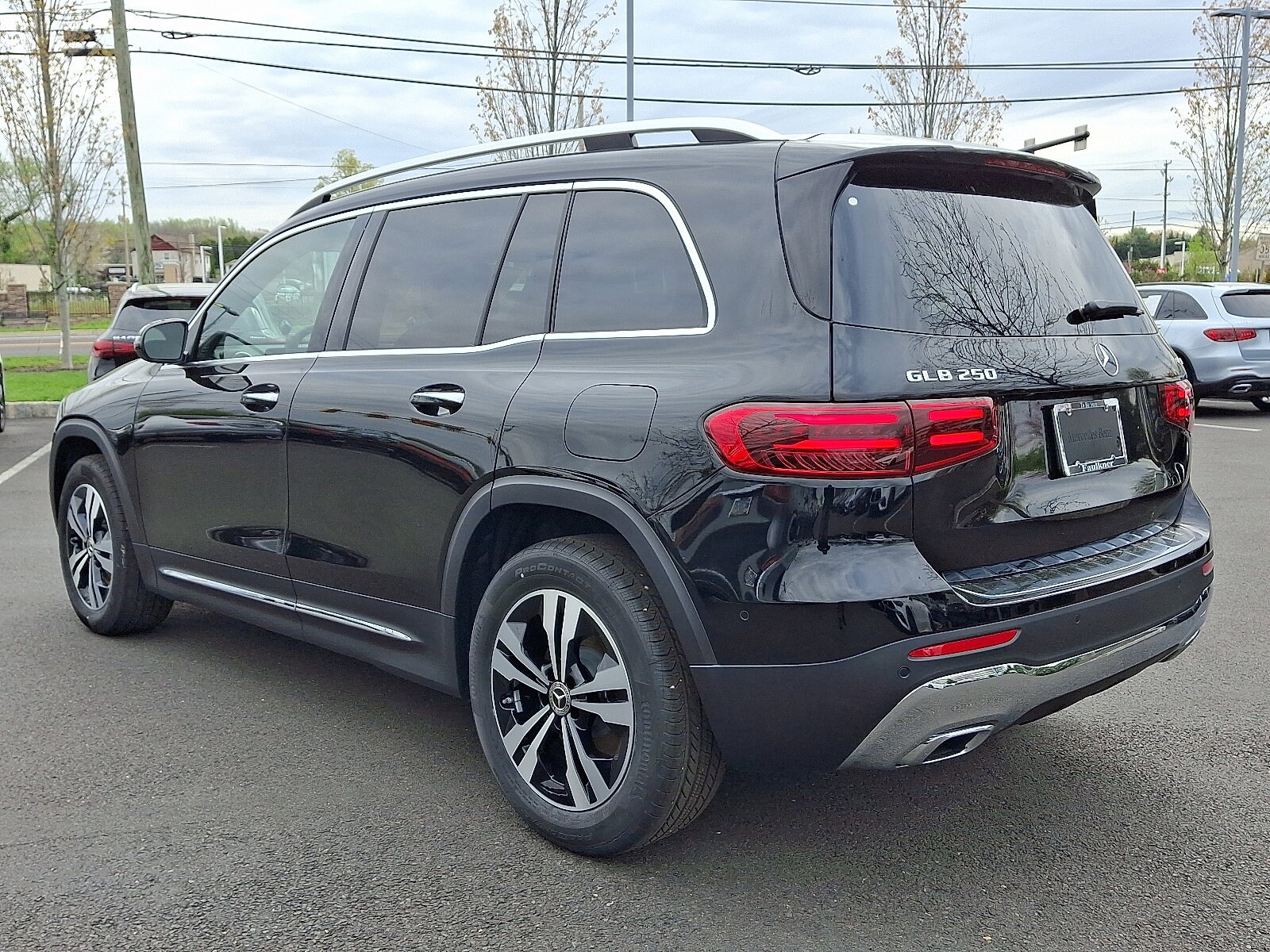 2025 Mercedes Benz GLB 250 4MATIC photo 4