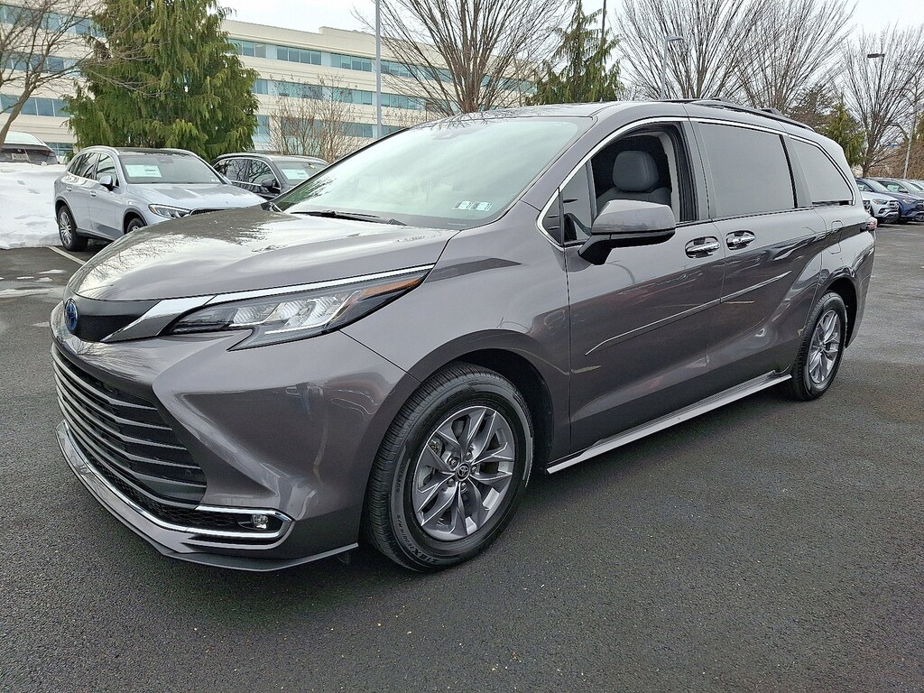 Used 2023 Toyota Sienna XLE Van Passenger Van