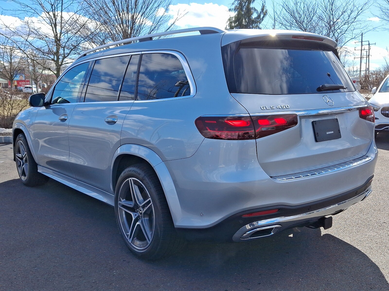 2025 Mercedes Benz GLS 450 4MATIC photo 4