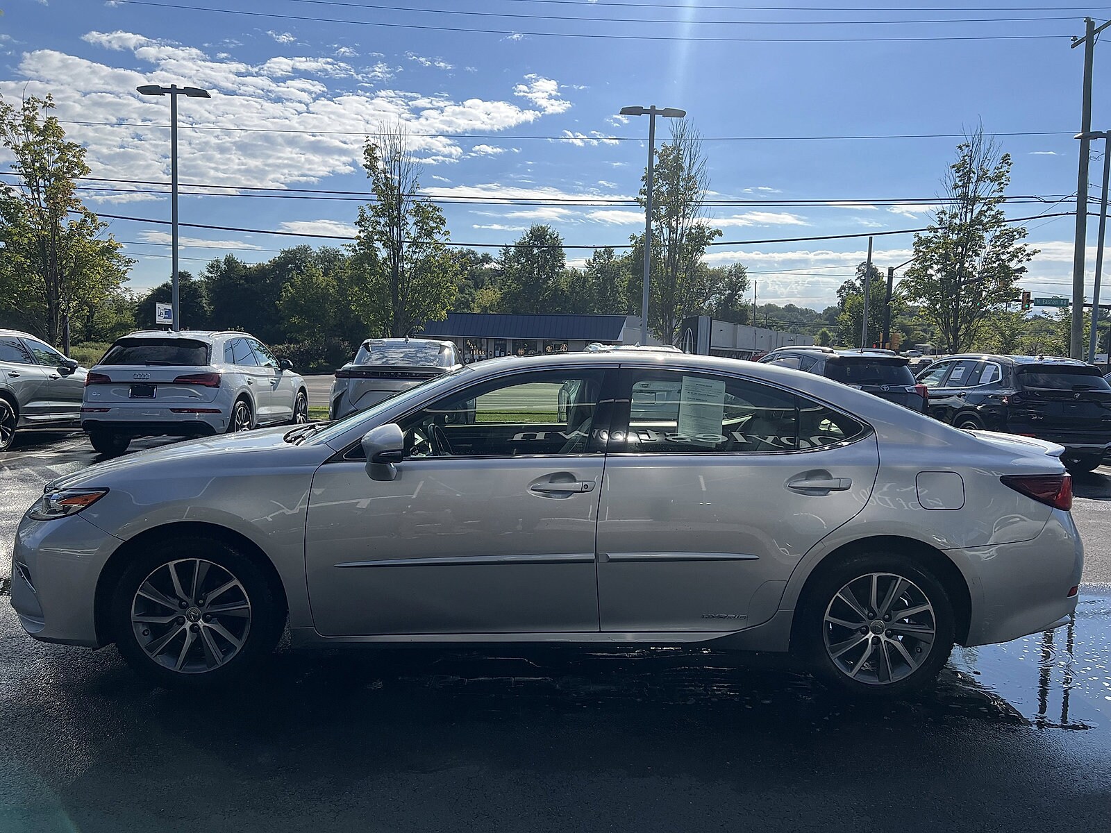 2016 Lexus ES 300h photo 4