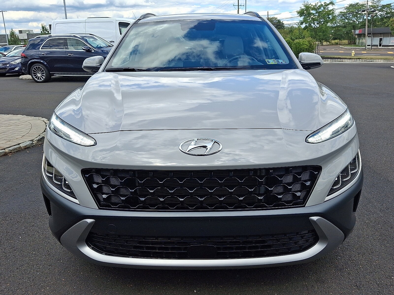 2022 Hyundai Kona Limited photo 2