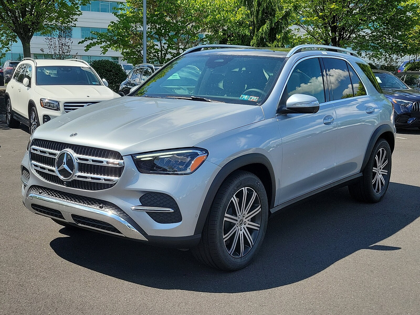 2025 Mercedes Benz GLE 350 4MATIC photo 3