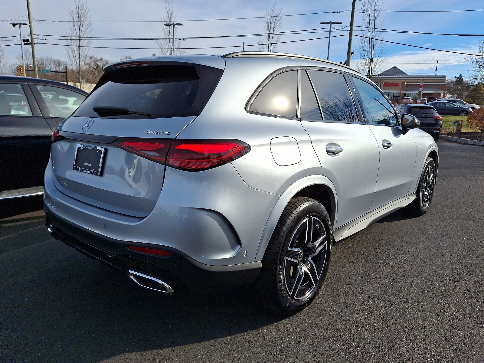 2025 Mercedes Benz GLC 300 4MATIC photo 3