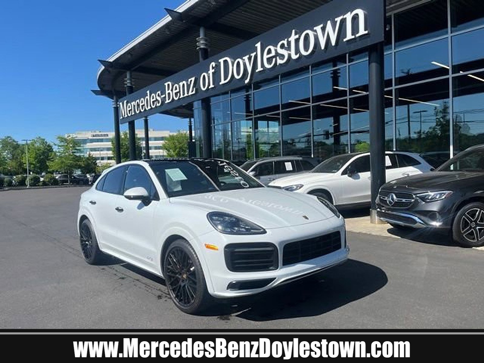 2022 Porsche Cayenne GTS's photo