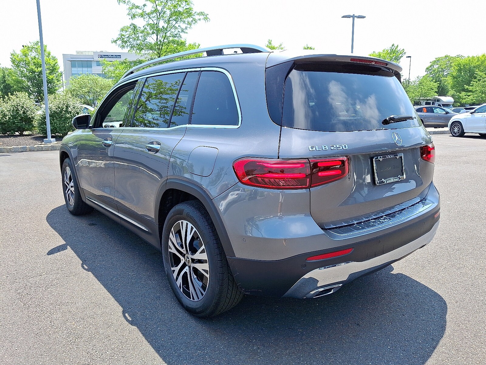 2025 Mercedes Benz GLB 250 4MATIC photo 3