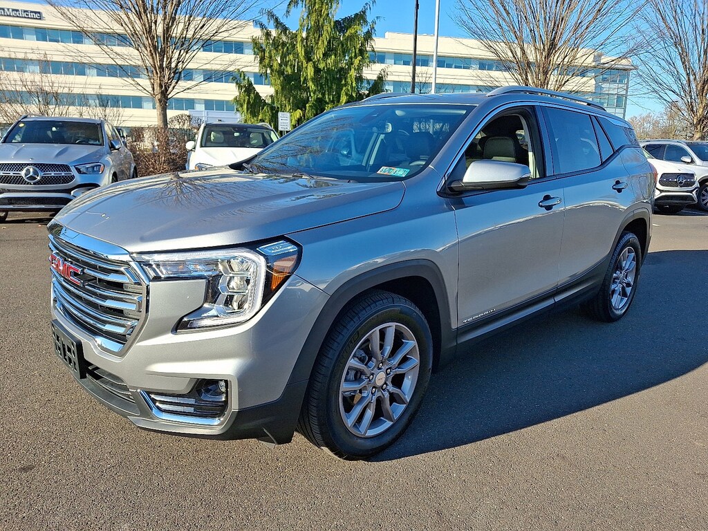 Used 2024 GMC Terrain SLT SUV