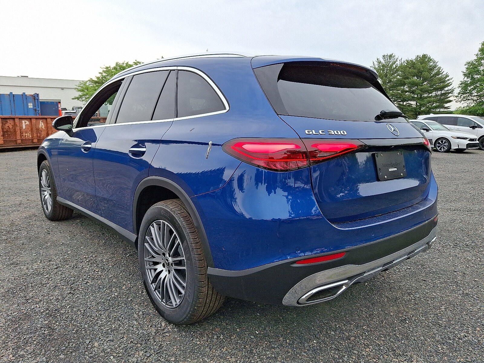 2025 Mercedes Benz GLC 300 4MATIC photo 4
