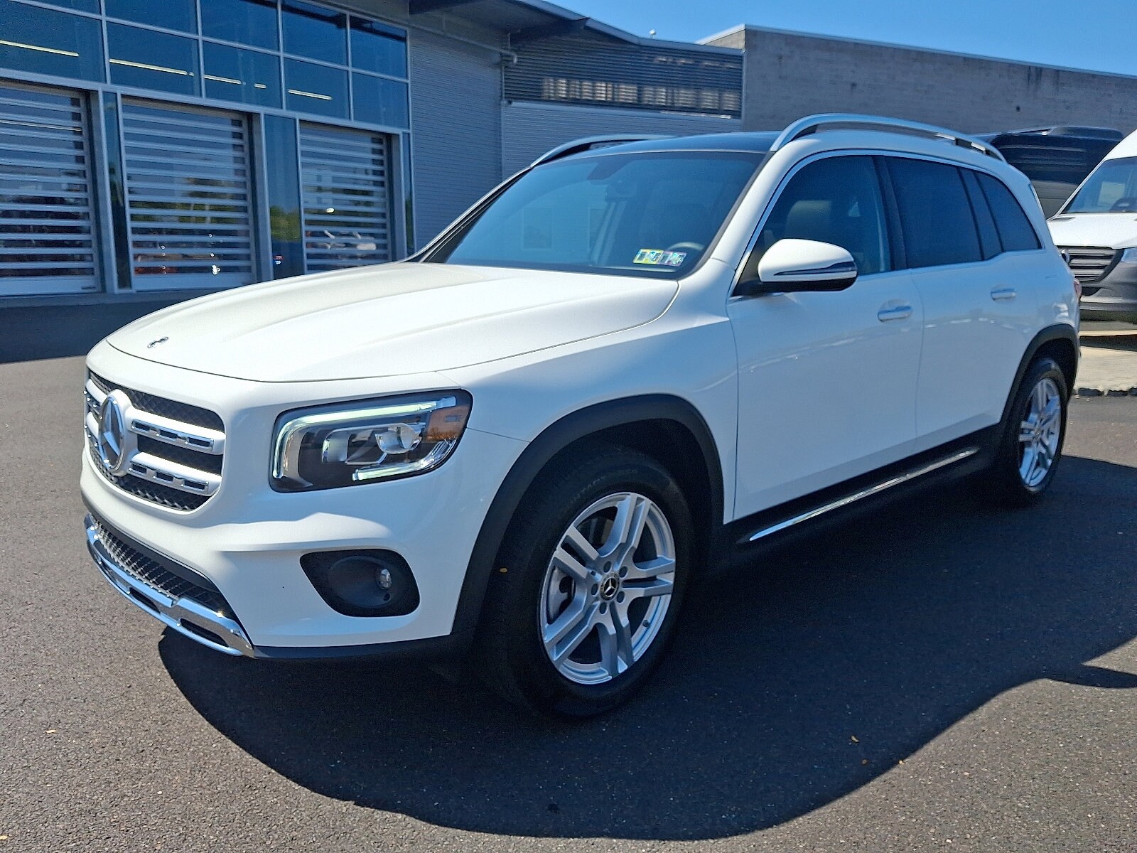 2023 Mercedes Benz GLB 250 4MATIC photo 2