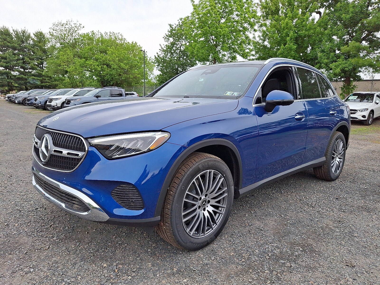 2025 Mercedes Benz GLC 300 4MATIC photo 3