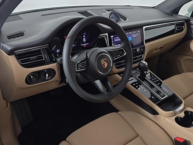 2025 Porsche Macan T photo 4