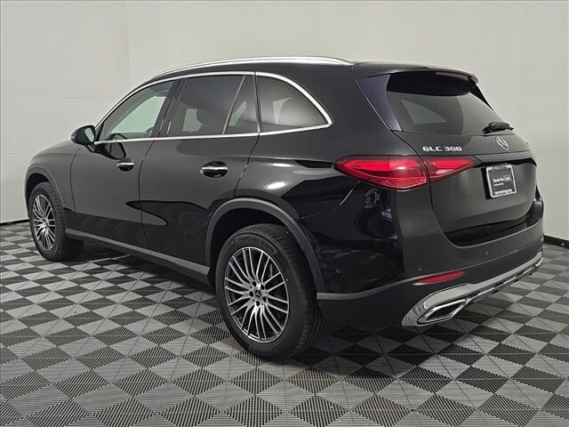 2023 Mercedes Benz GLC 300 4MATIC photo 3