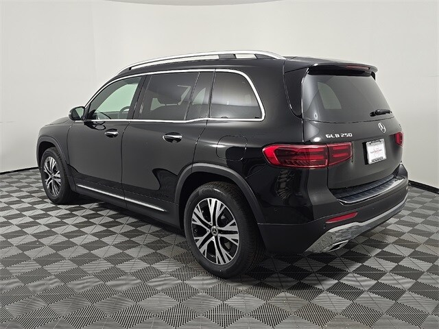 2025 Mercedes Benz GLB 250 4MATIC photo 3