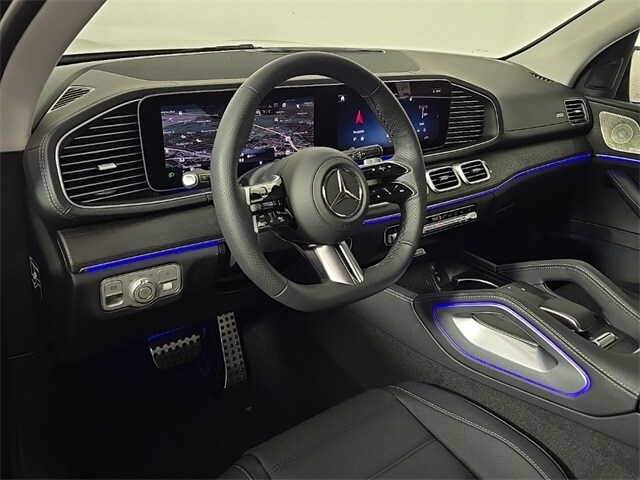 2025 Mercedes Benz GLS 450 4MATIC photo 4