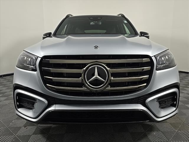 2025 Mercedes Benz GLS 450 4MATIC photo 2