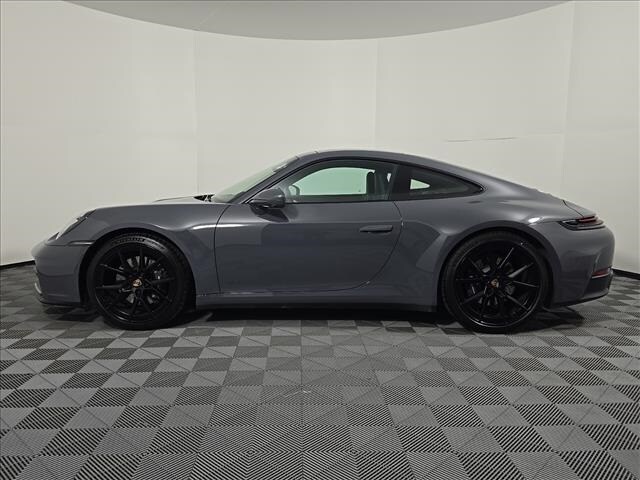 2025 Porsche 911 photo 2