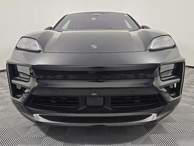 2025 Porsche Macan Turbo Electric - Photo 10