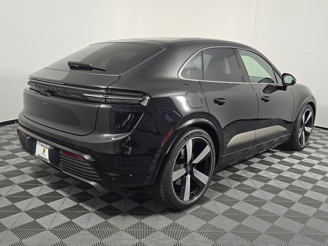 2025 Porsche Macan Turbo Electric - Photo 7