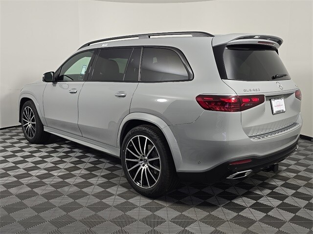 2026 Mercedes Benz GLS 450 4MATIC photo 2