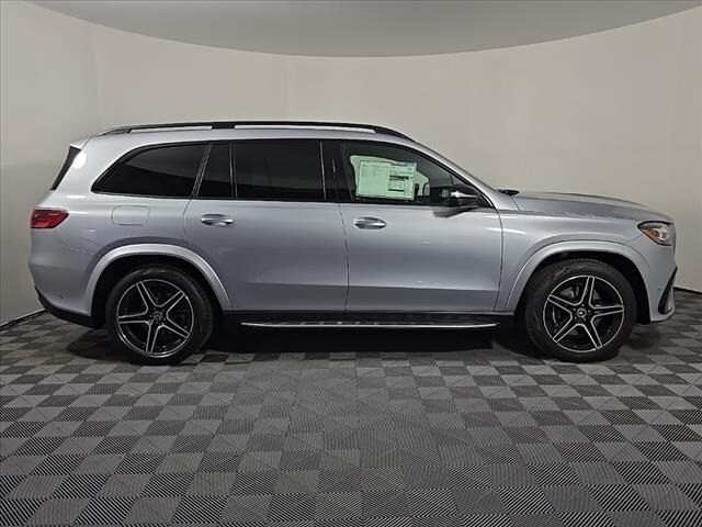 2025 Mercedes Benz GLS 450 4MATIC photo 4