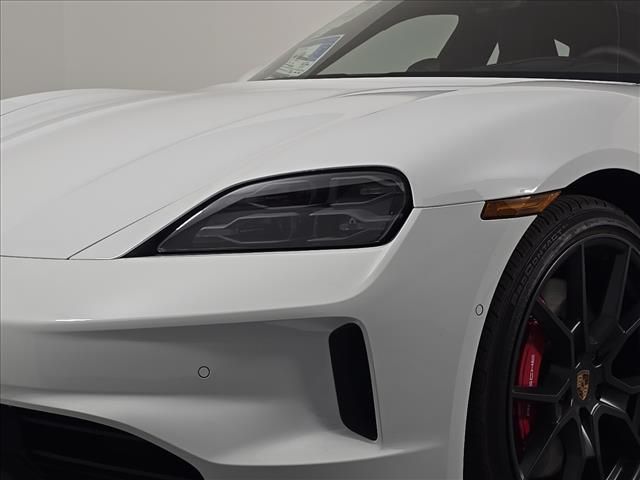 2026 Porsche Taycan GTS - Photo 12