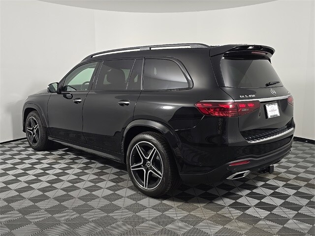 2025 Mercedes Benz GLS 450 4MATIC photo 3